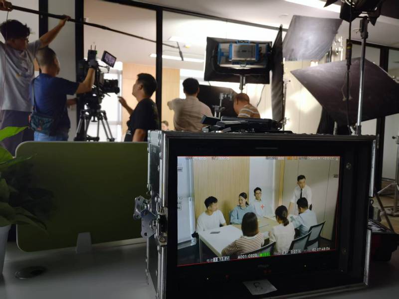 恩施市TVC拍摄公司：科技产品视觉化大师，诠释未来感与功能美学